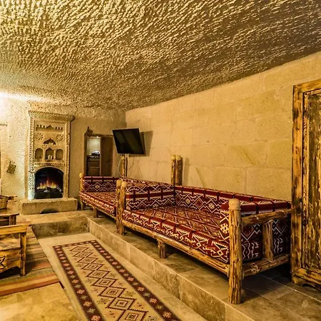 Cappadocia Ennar Cave Swimming Pool Hot & נבשהיר